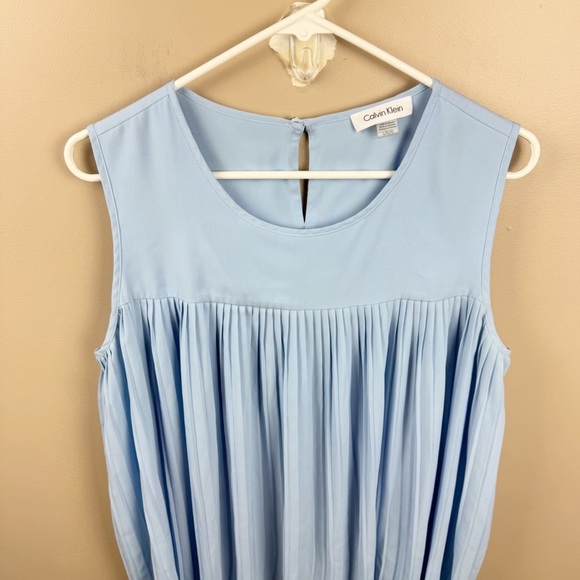 Calvin Klein Light Blue Sleeveless Pleated Blouse Professional Preppy Keyhole - Picture 3 of 9